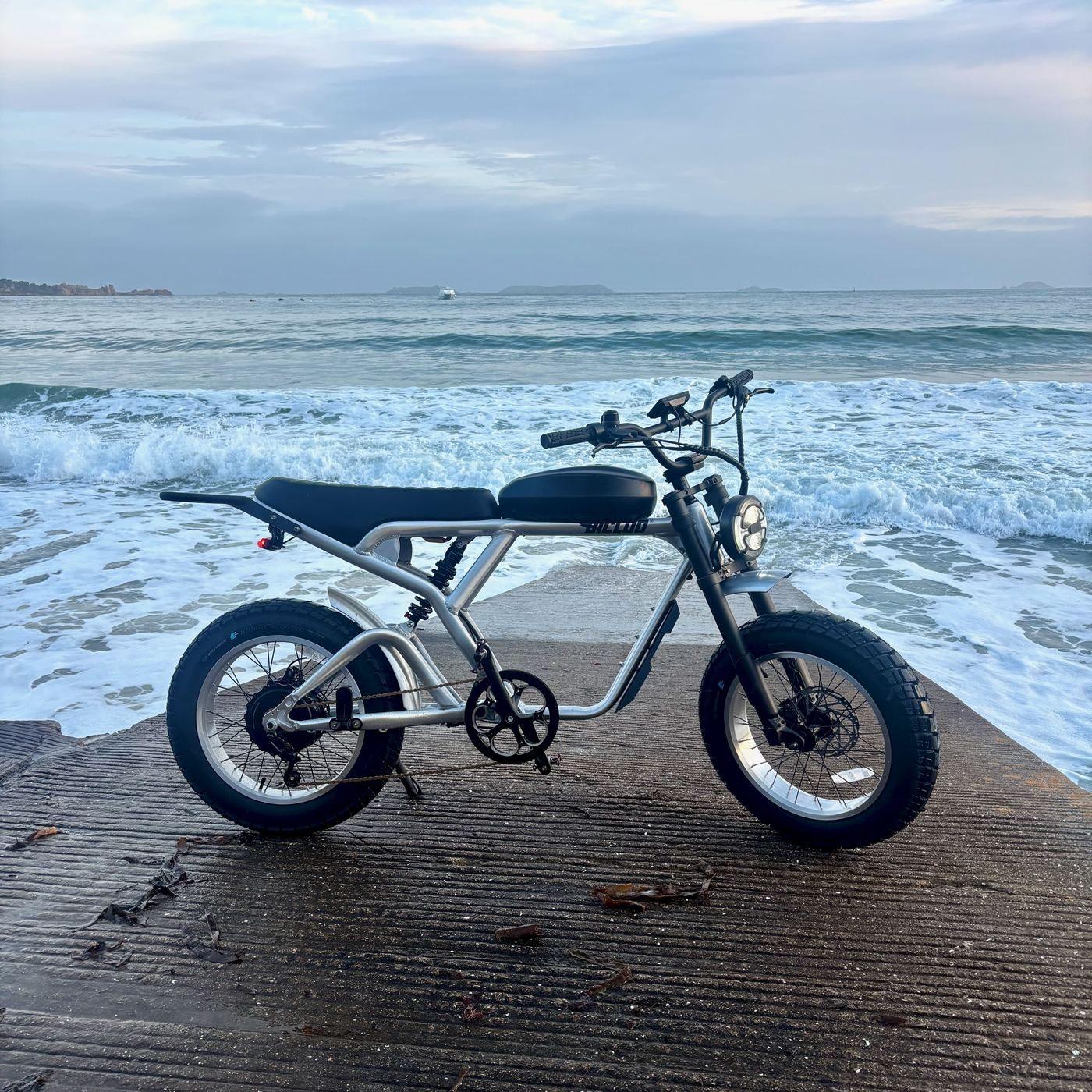 Fat bike électrique MODEL B52® en extérieur